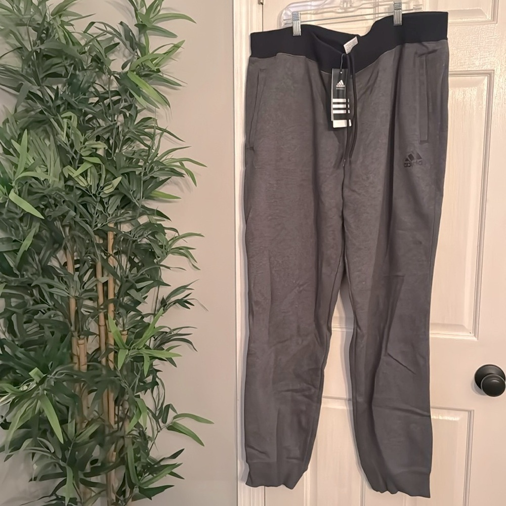 Adidas men’s Joggers NWT XXL